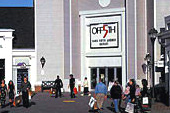 L'entrée du magasin Saks Fifth Avenue.