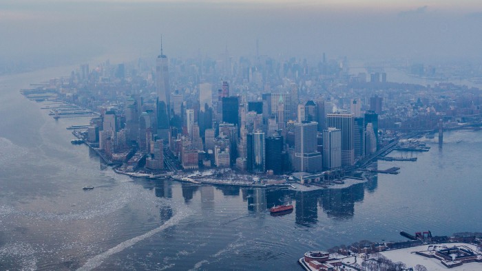 Manhattan vu d'hélicoptère : on dirait presque le film Le jour d'après !