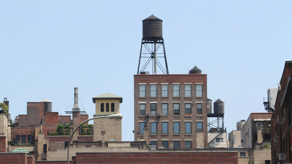 Pourquoi il y a des réservoirs sur les toits de New York ? CNEWYORK