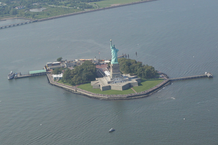 helicoptere new york statue liberte