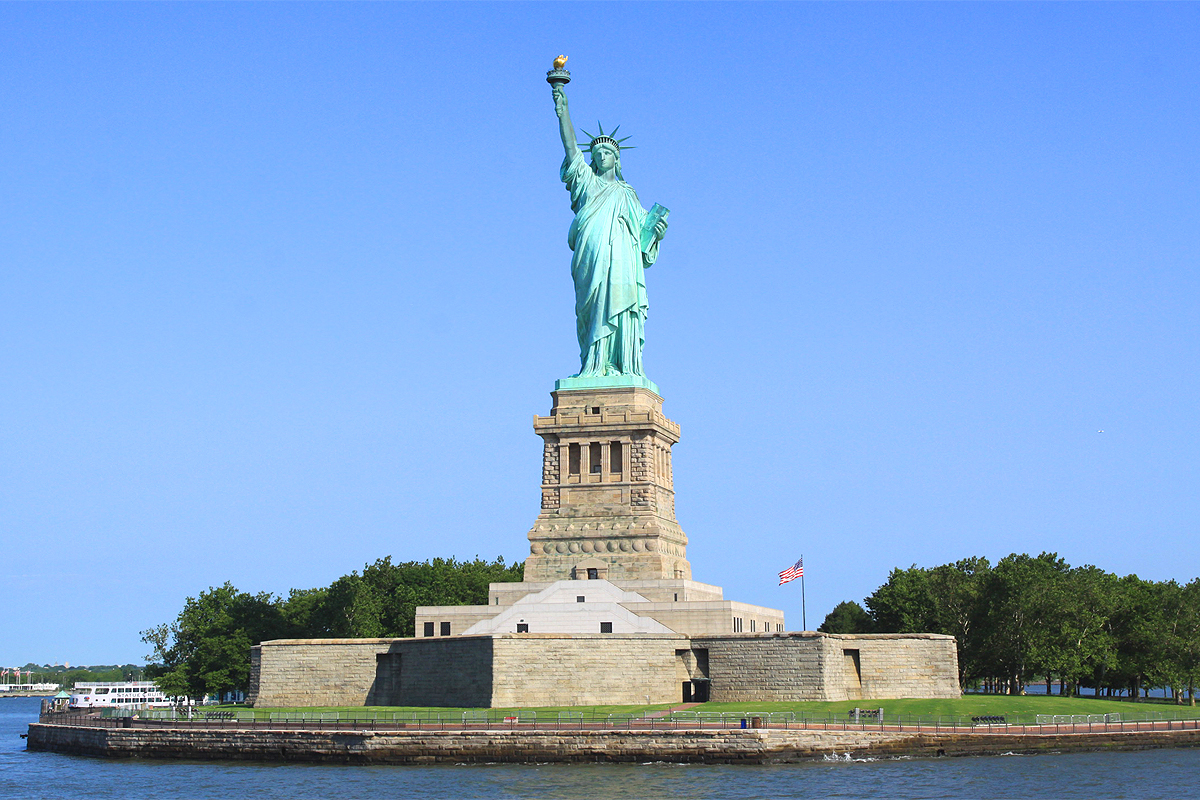 pass new york statue liberte