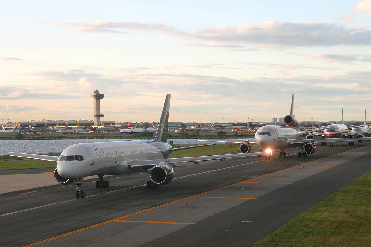Pourquoi l'aéroport de New YorkJFK porte le nom de JFK ? CNEWYORK