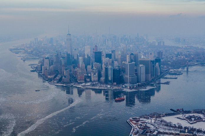 Manhattan vu d'hélicoptère : on dirait presque le film Le jour d'après !