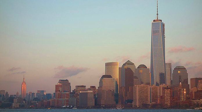 La One World Trade Center surplombant New York
