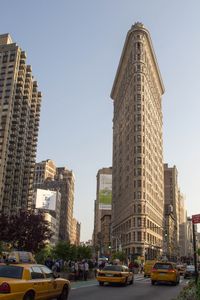 Le Flatiron building vu depuis la Fifth Avenue