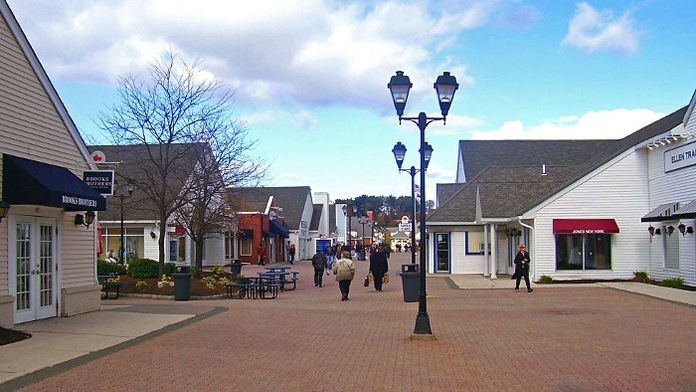 Shopping Woodbury Common Outlet