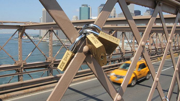 cadenas sur le pont de Brooklyn