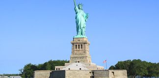 pass new york statue liberte